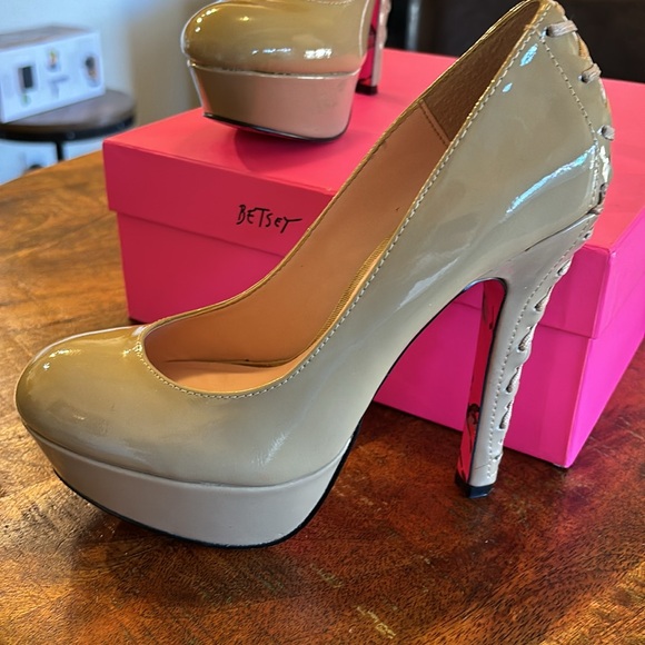 Betsey Johnson Dita Blush Platform Heels - Picture 2 of 10